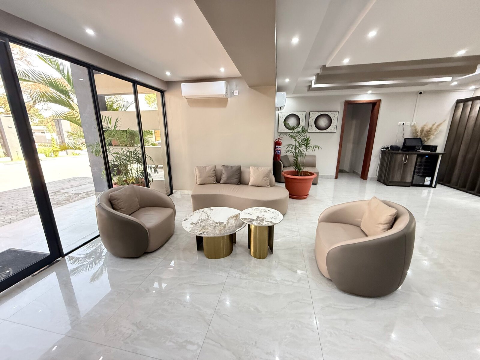 Lobby lounge